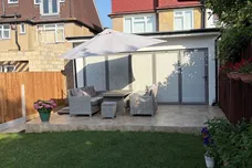 Hillcross Avenue, Morden