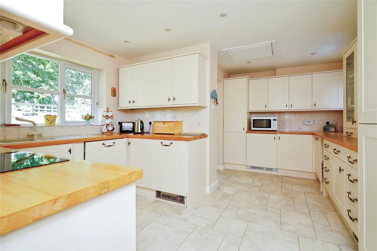 Hawthorn Drive, Bradwell Village, Burford, Oxfordshire, OX18