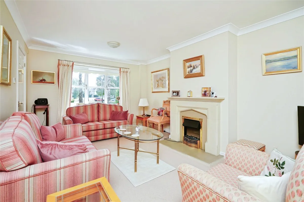 Hawthorn Drive, Bradwell Village, Burford, Oxfordshire, OX18