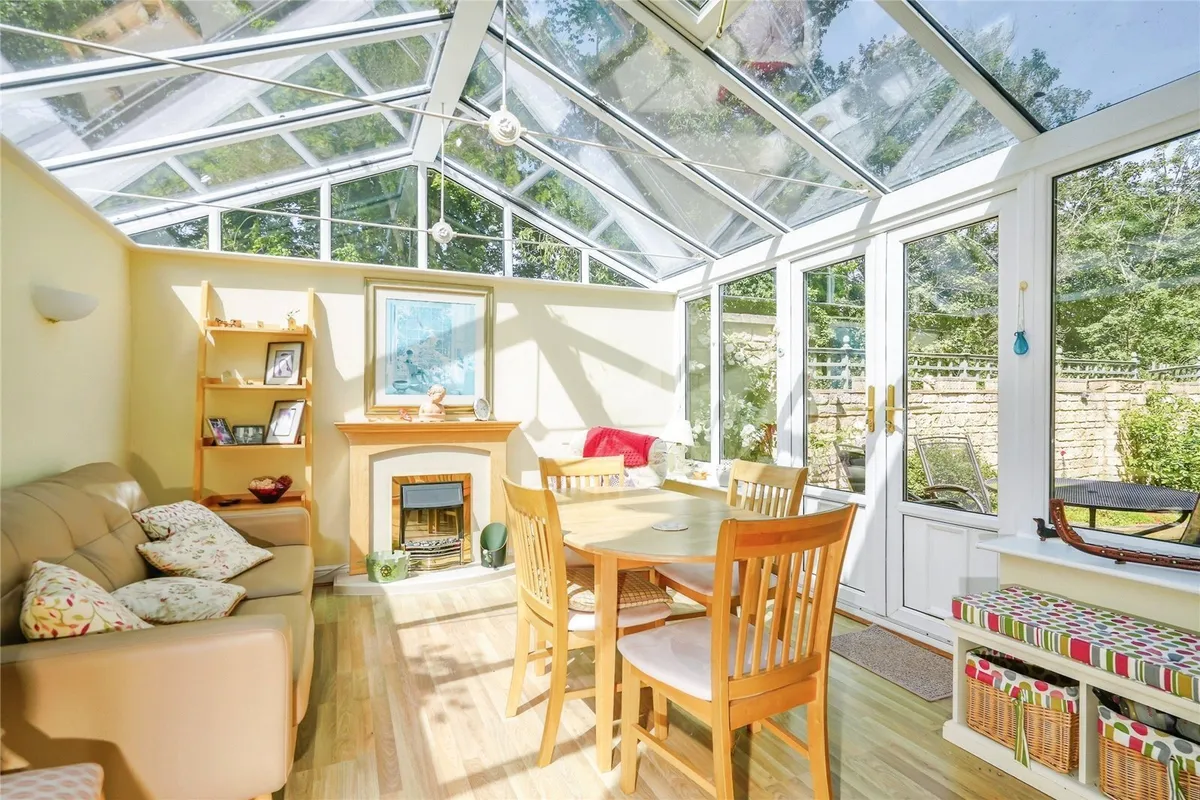 Hawthorn Drive, Bradwell Village, Burford, Oxfordshire, OX18