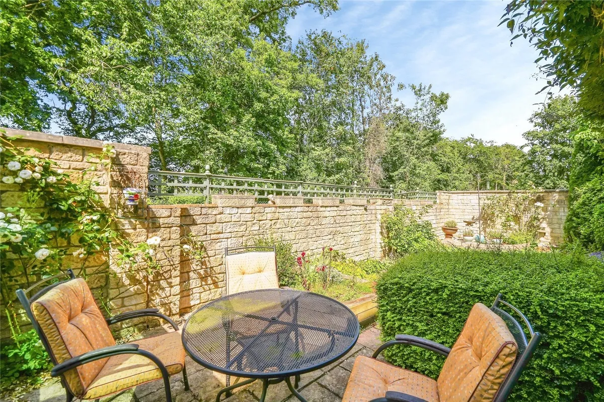Hawthorn Drive, Bradwell Village, Burford, Oxfordshire, OX18