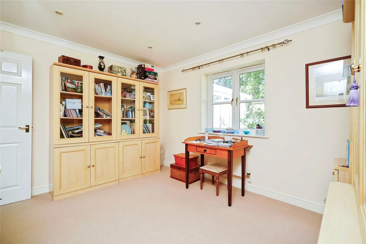 Hawthorn Drive, Bradwell Village, Burford, Oxfordshire, OX18