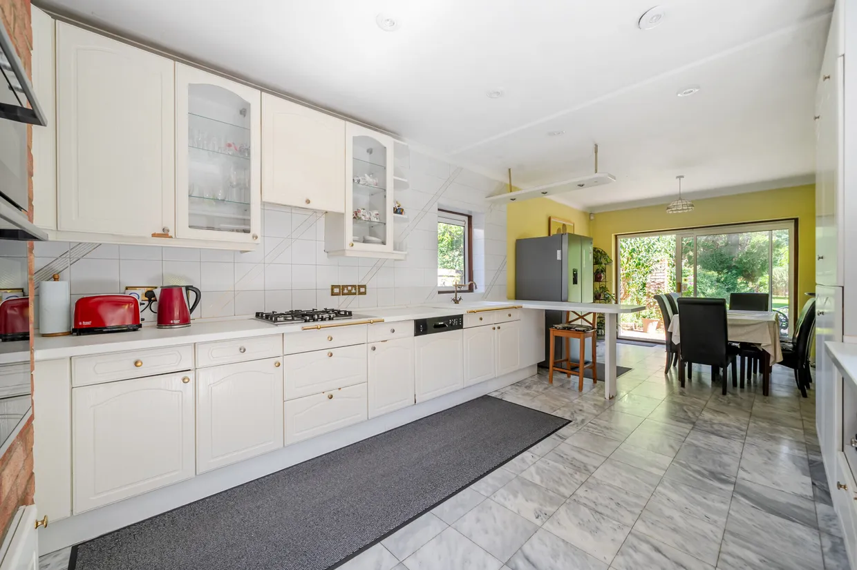 Burfield Road, Windsor, SL4 photo 9