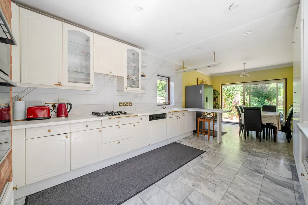 Burfield Road, Windsor, SL4 photo 9