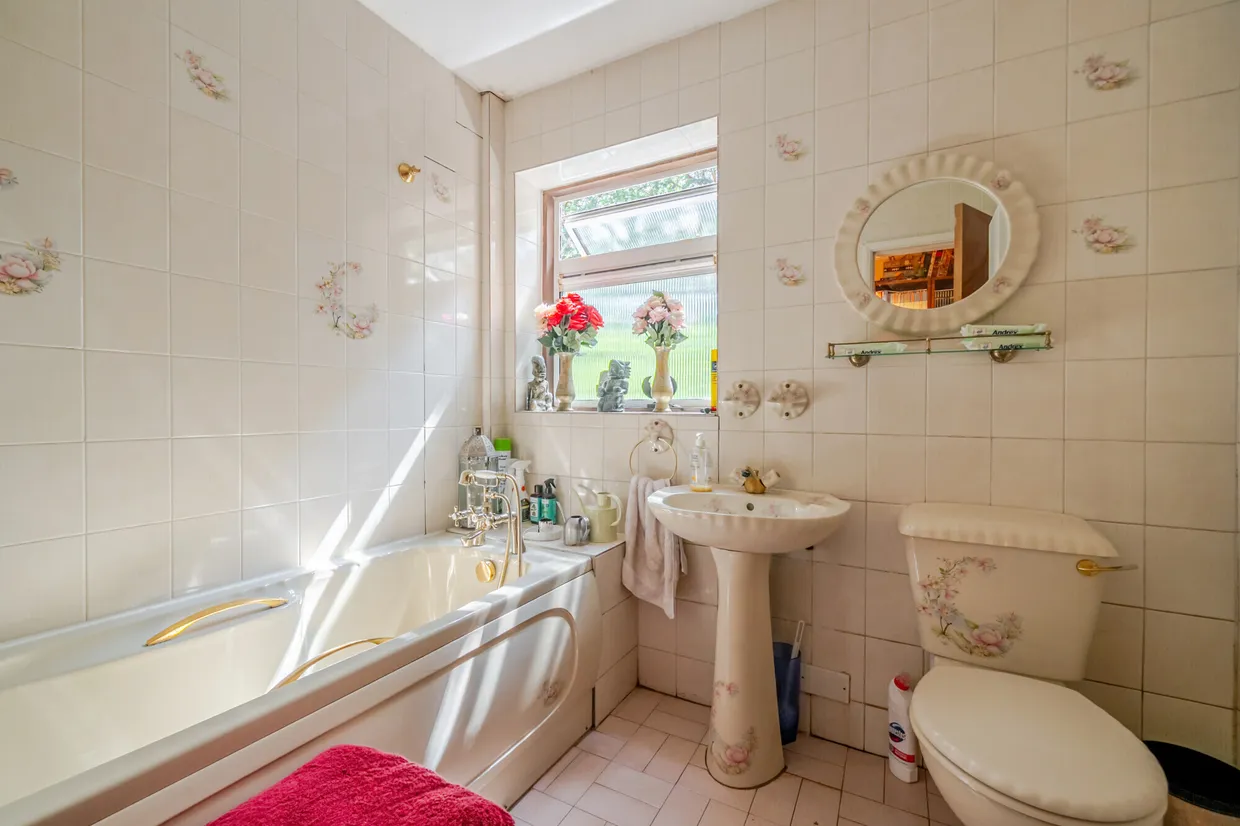Burfield Road, Windsor, SL4 photo 12