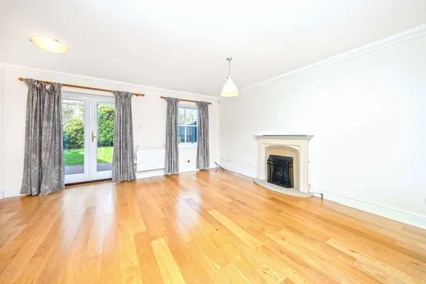 Admiralty Way, Teddington, TW11 photo 2