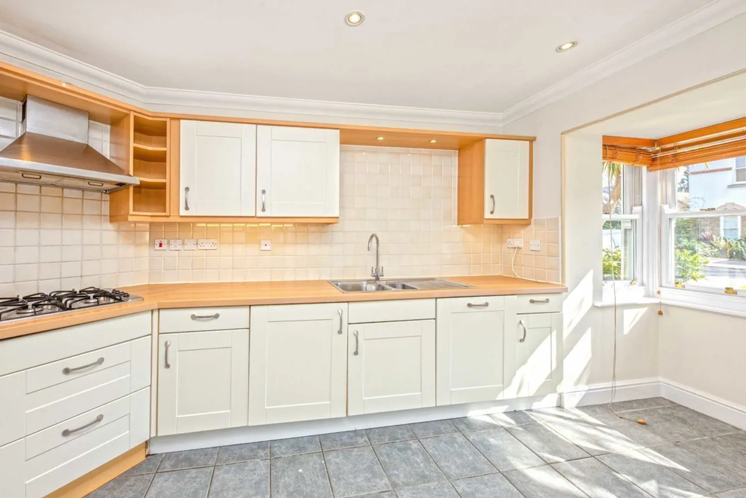 Admiralty Way, Teddington, TW11 photo 3