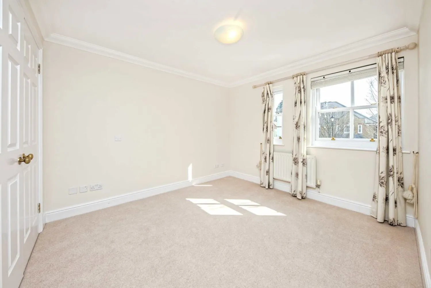 Admiralty Way, Teddington, TW11 photo 6