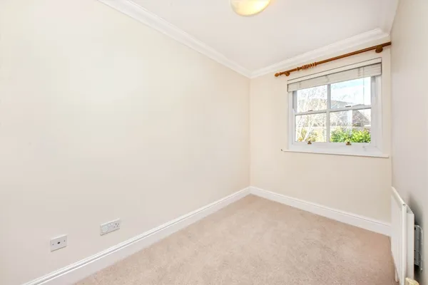 Admiralty Way, Teddington, TW11 photo 8