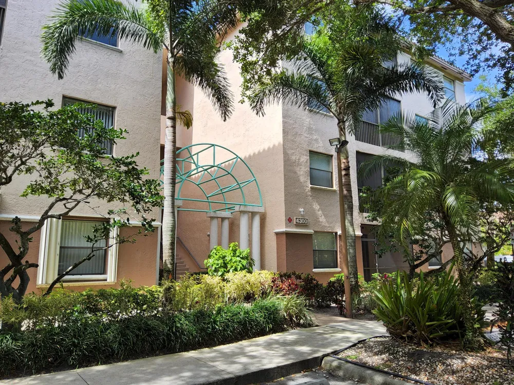 4300 NW 30th St, Coconut Creek, FL 33066
