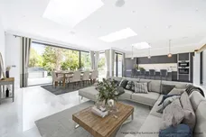 Oatlands Drive Weybridge KT13 photo 2