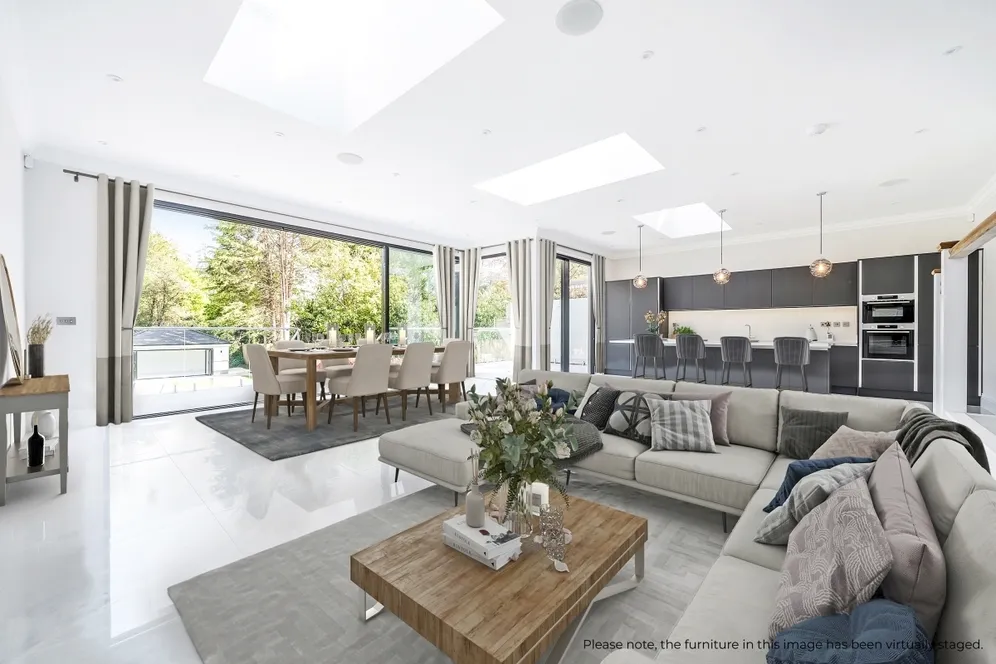 Oatlands Drive Weybridge KT13 photo 2