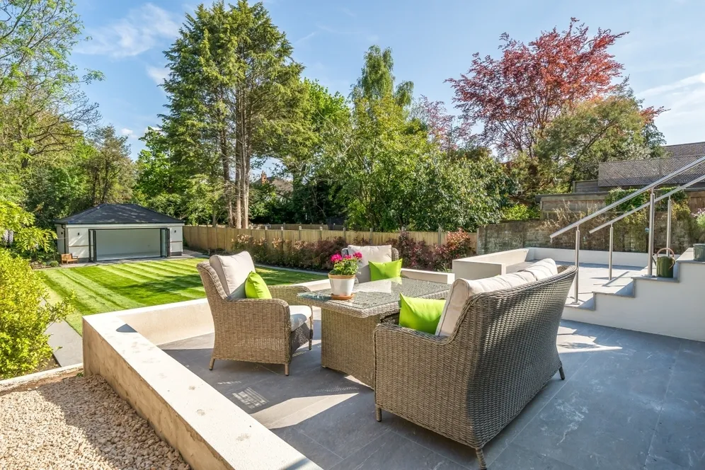 Oatlands Drive Weybridge KT13 photo 3