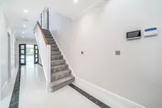 Oatlands Drive Weybridge KT13 photo 6
