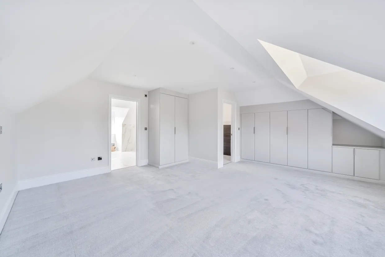Oatlands Drive Weybridge KT13 photo 9