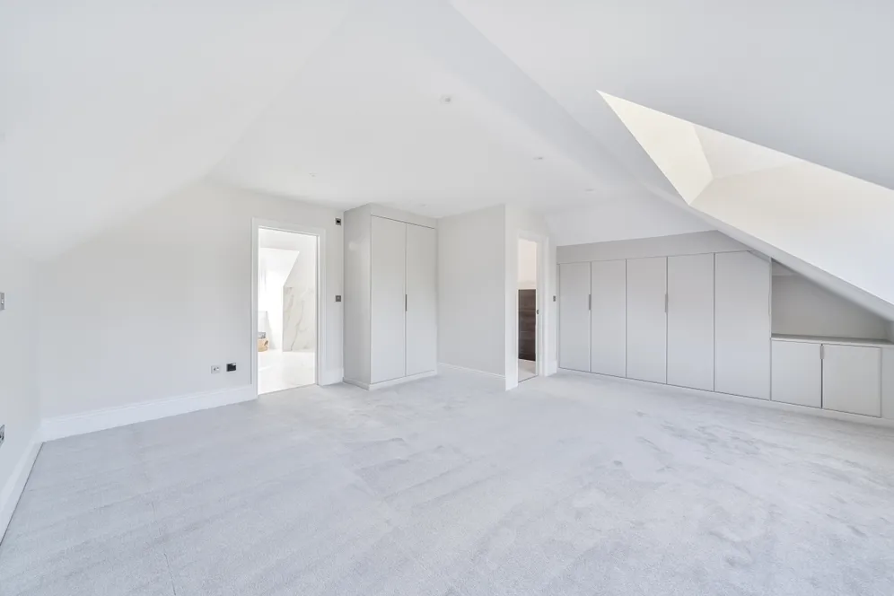 Oatlands Drive Weybridge KT13 photo 9