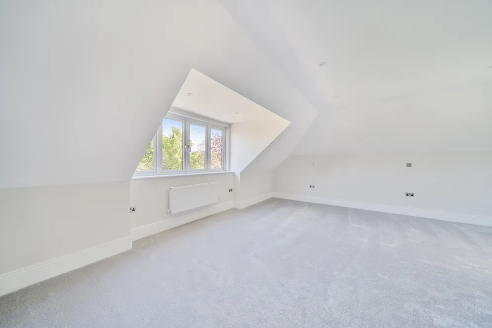 Oatlands Drive Weybridge KT13 photo 10