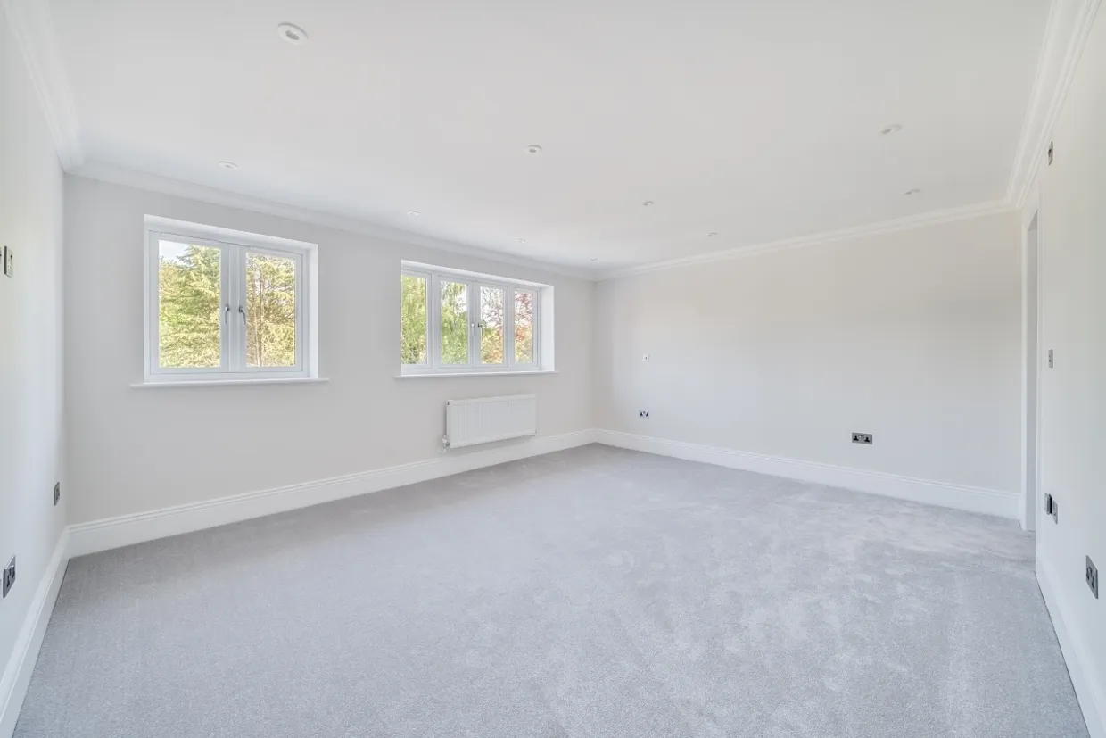 Oatlands Drive Weybridge KT13 photo 14