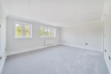 Oatlands Drive Weybridge KT13 photo 14