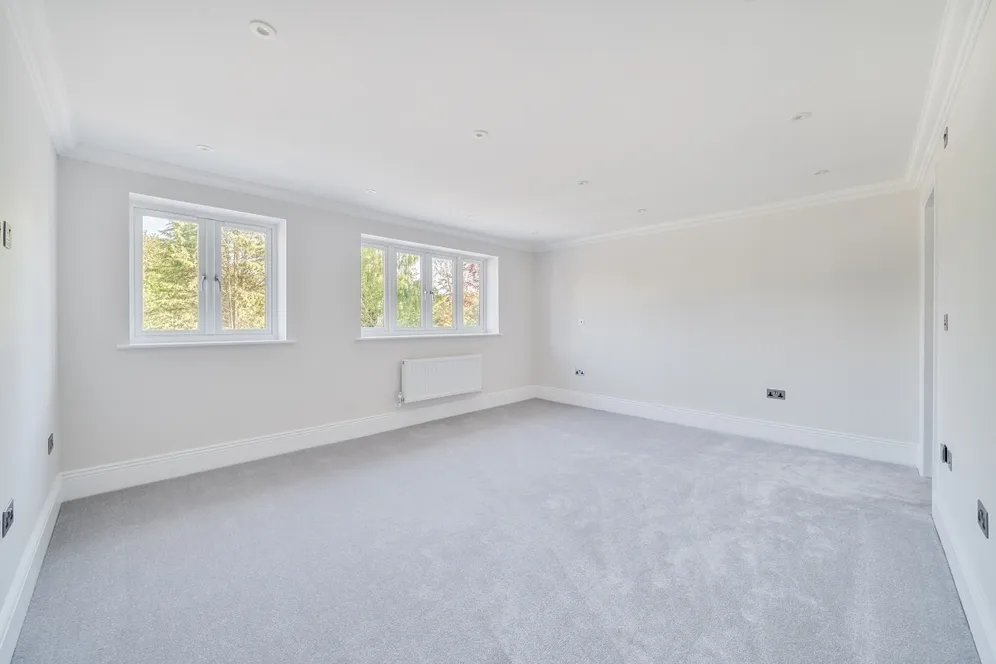 Oatlands Drive Weybridge KT13 photo 14