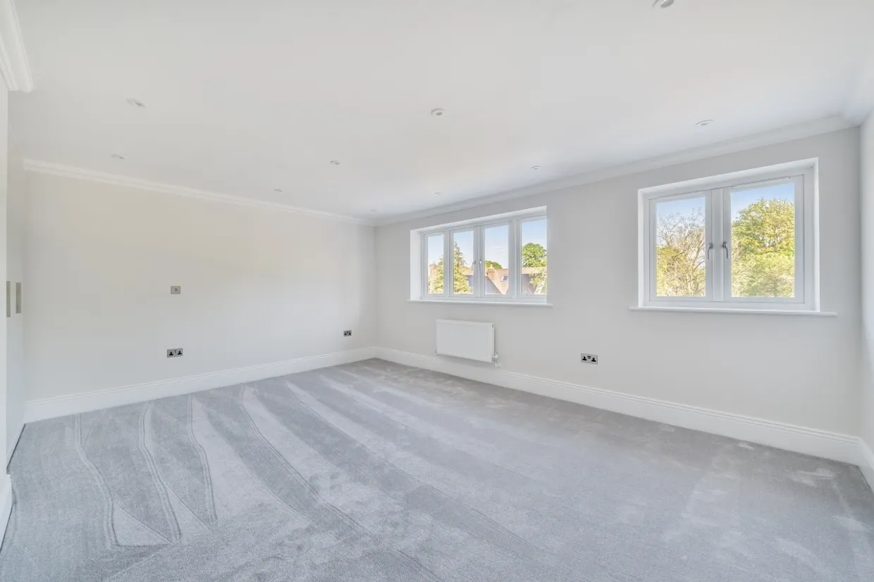 Oatlands Drive Weybridge KT13 photo 15