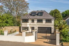Oatlands Drive Weybridge KT13 photo 21