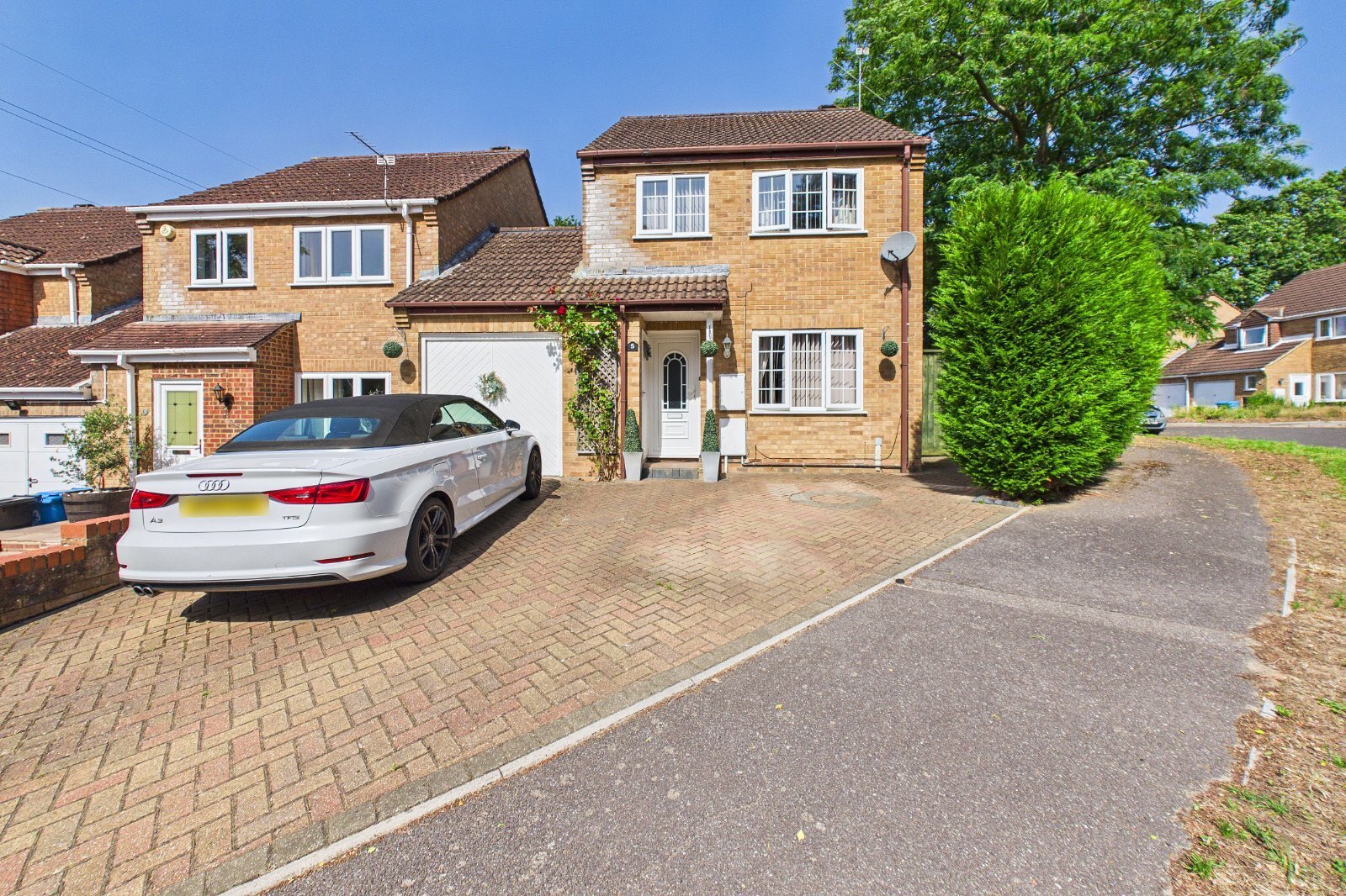 Primrose Gardens, Poole, Dorset, BH17 Image 24