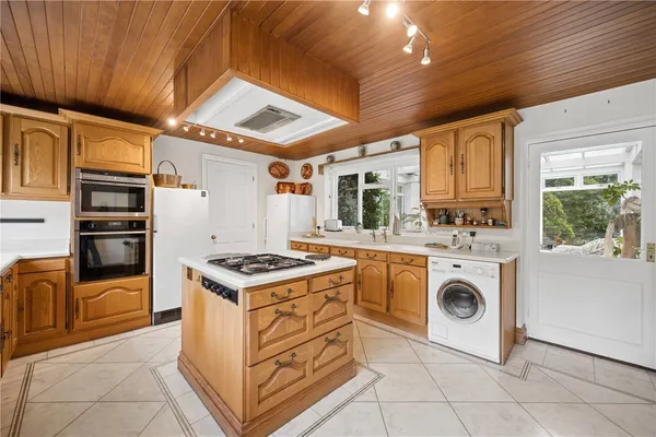 Wealstone Lane, Upton, CH2 photo 9