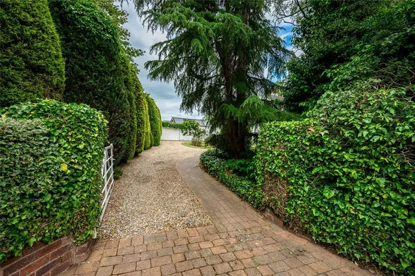 Wealstone Lane, Upton, CH2 photo 26