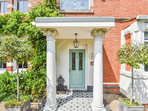 Warminster Road, Westburyphoto