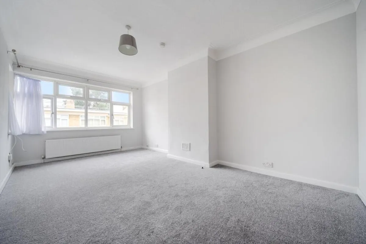 Lincoln Close, LONDON