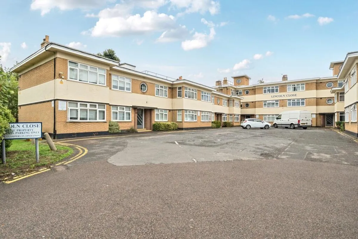 Lincoln Close, LONDON
