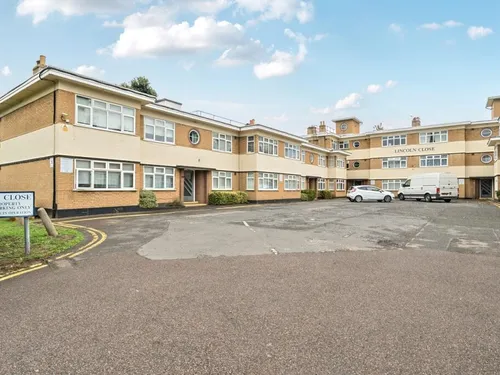 Lincoln Close, LONDONphoto