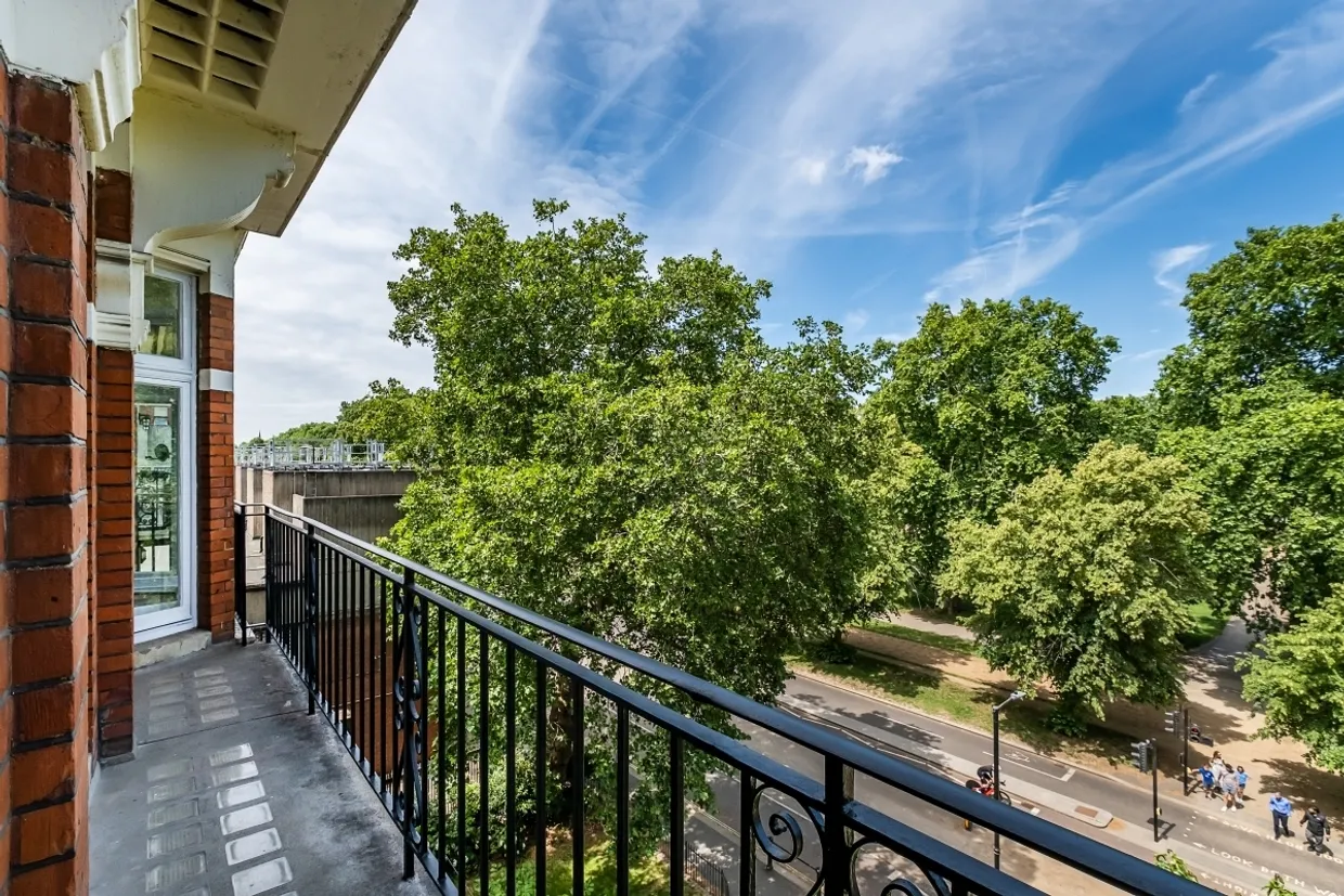 Park Close Knightsbridge SW1X photo 3