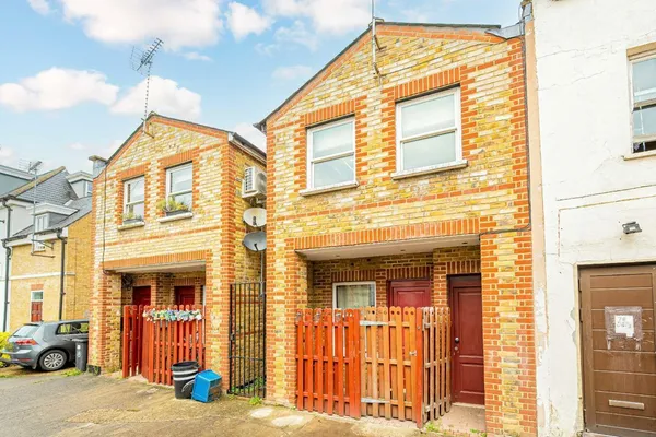 Plough Lane, Teddington, TW11 photo 1