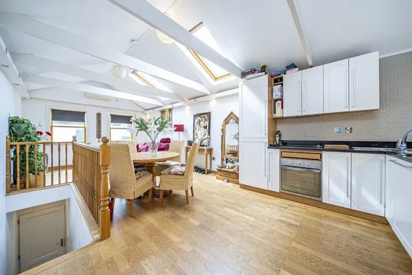 Plough Lane, Teddington, TW11 photo 2