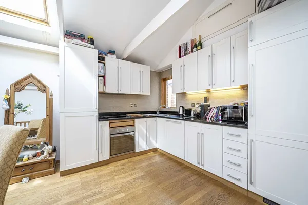 Plough Lane, Teddington, TW11 photo 4