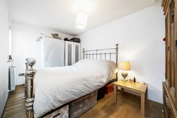 Plough Lane, Teddington, TW11 photo 5