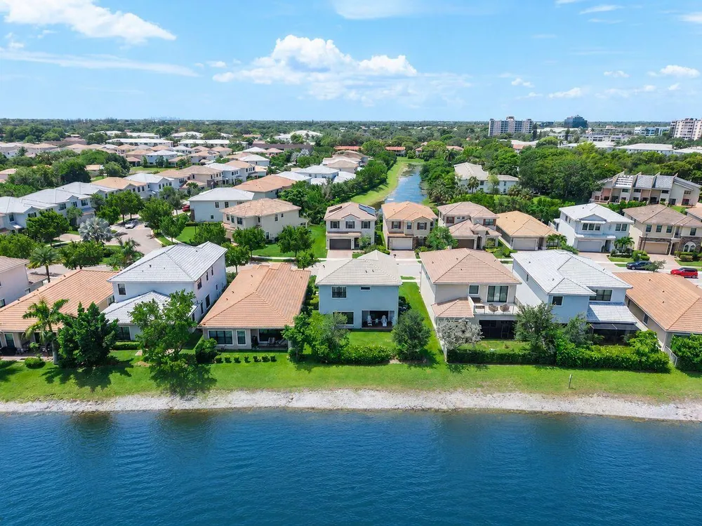 9013 NW 39th St, Coral Springs, FL 33065