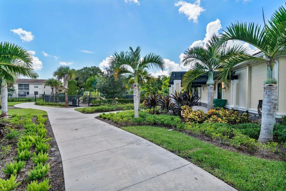 9013 NW 39th St, Coral Springs, FL 33065