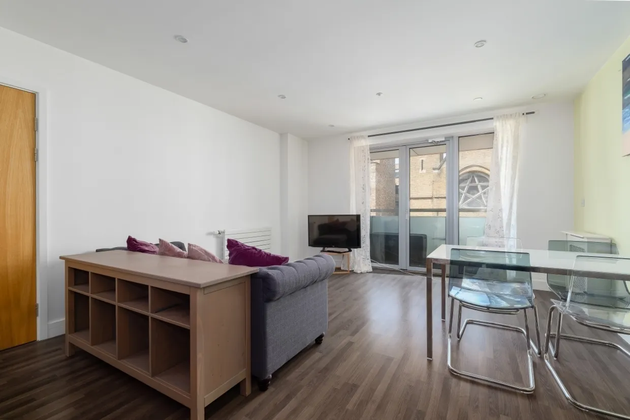 Barking Road, E16 photo 2