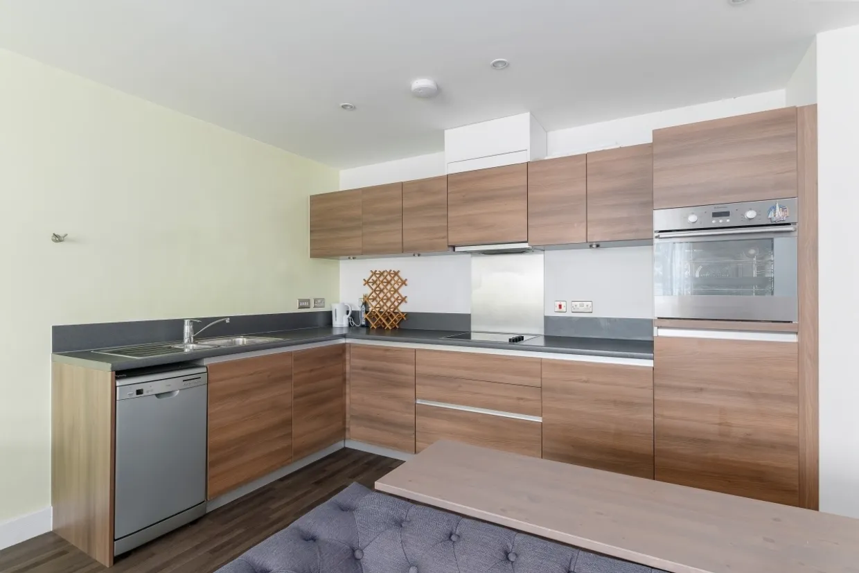 Barking Road, E16 photo 6