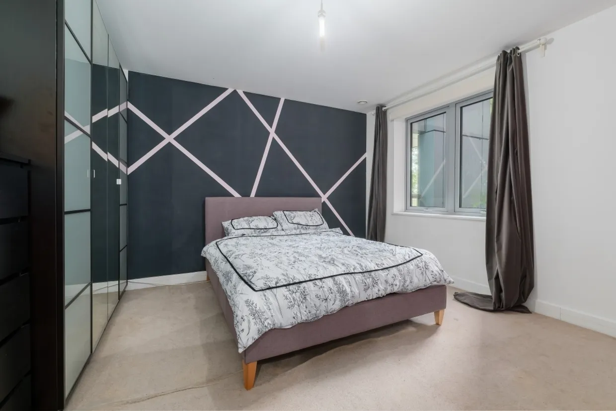 Barking Road, E16 photo 8