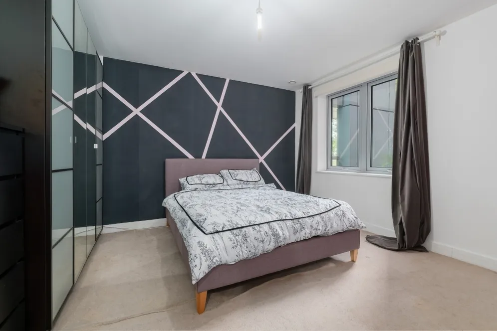 Barking Road, E16 photo 8