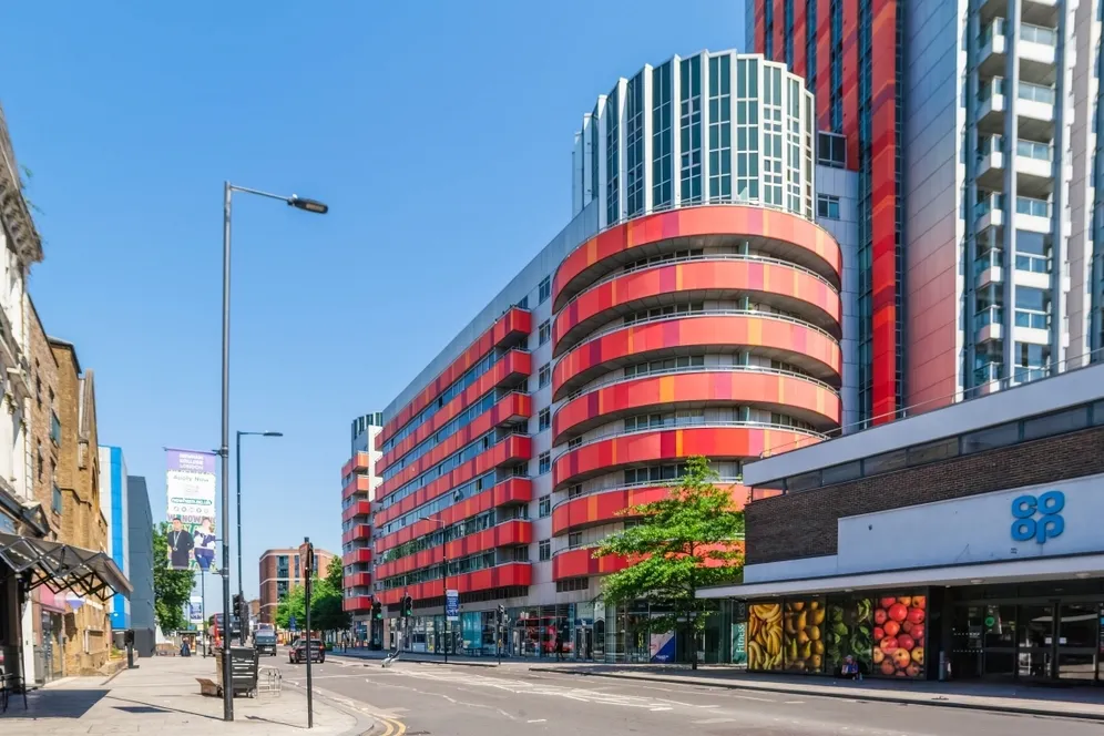 Barking Road, E16 photo 11