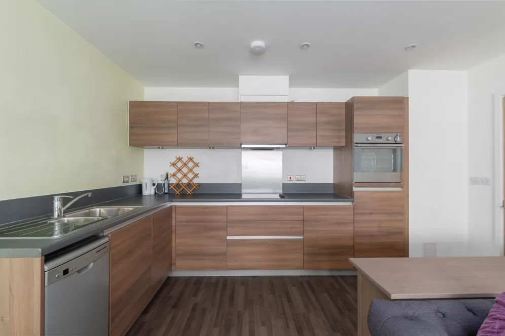 Barking Road, E16 photo 13