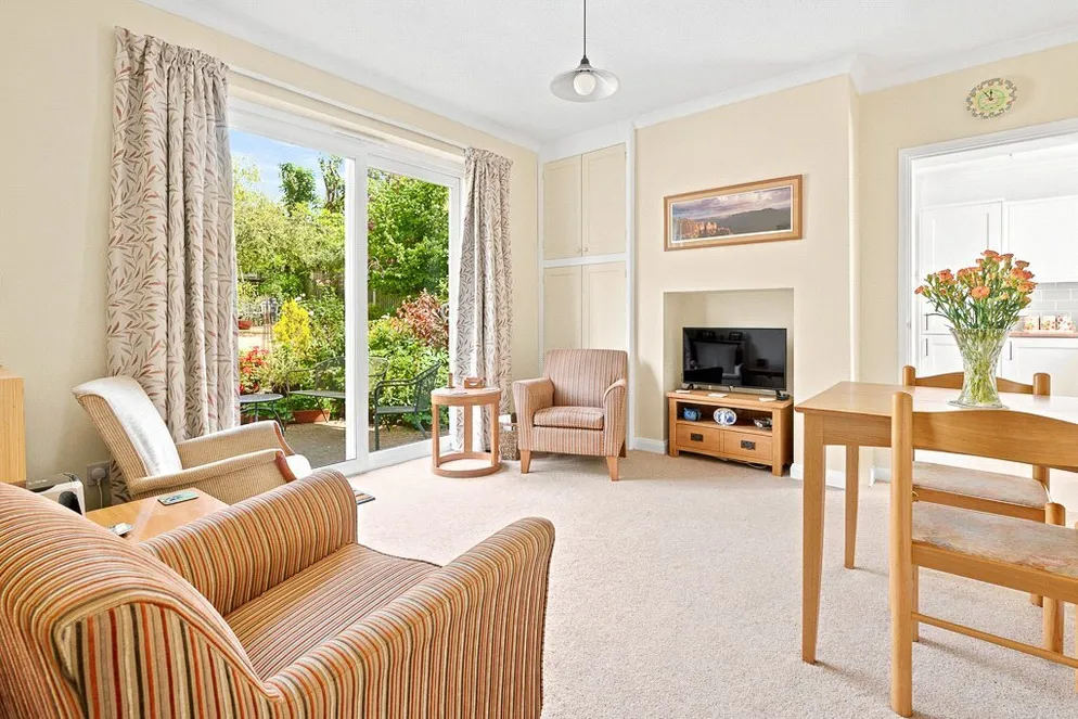 Property carousel item 4