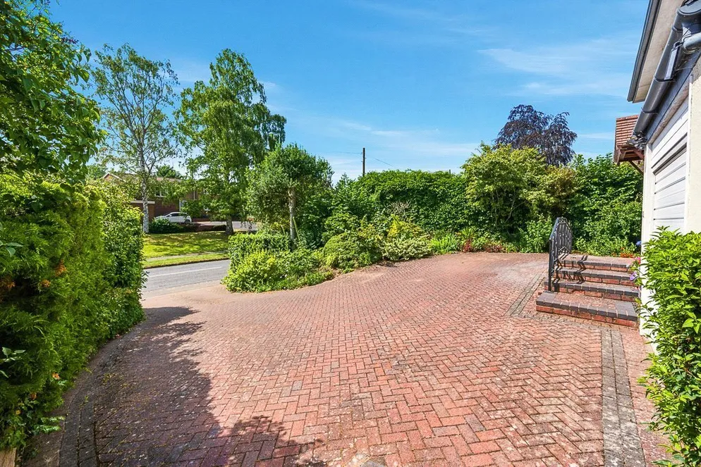 Property carousel item 12