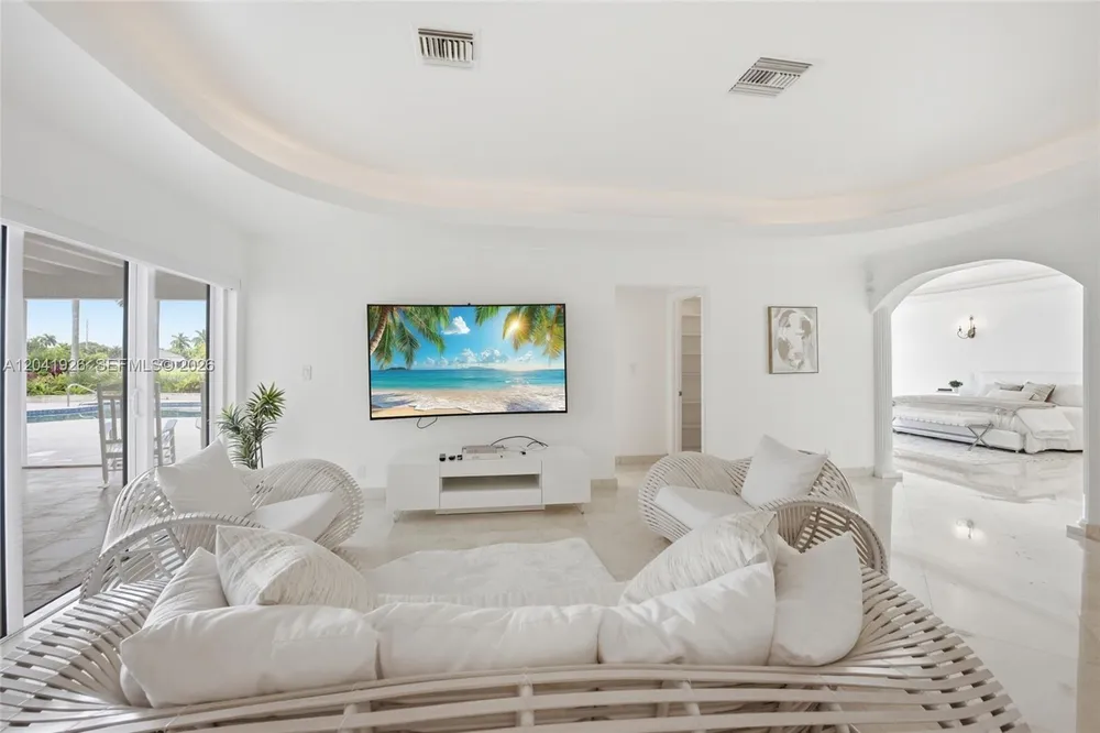 16170 Saddle Ln, Weston, FL 33326
