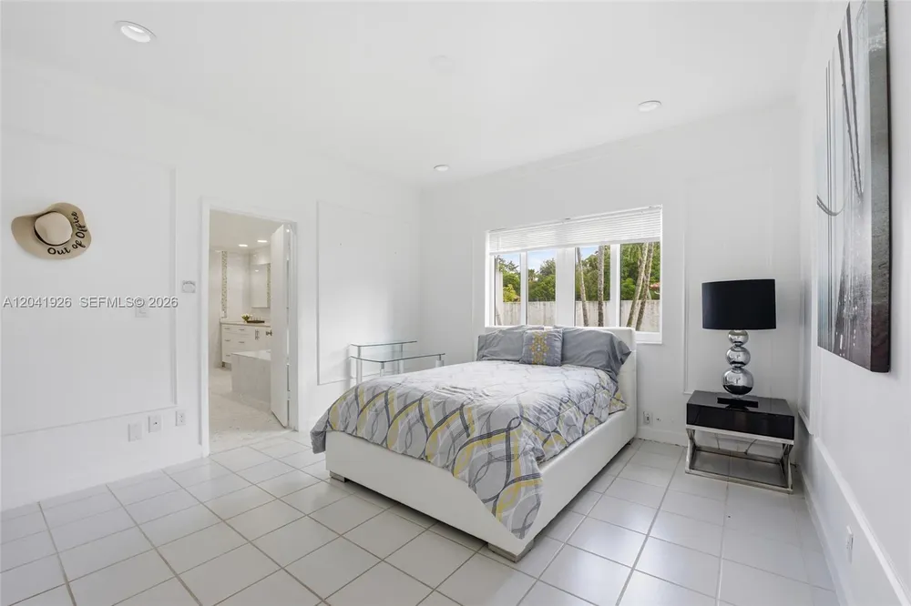 16170 Saddle Ln, Weston, FL 33326